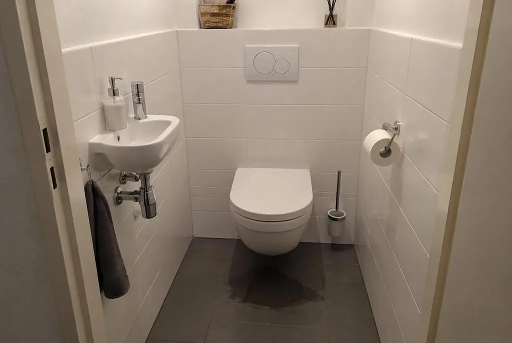 Lekdetectie Uden – natte vloer bij een toilet